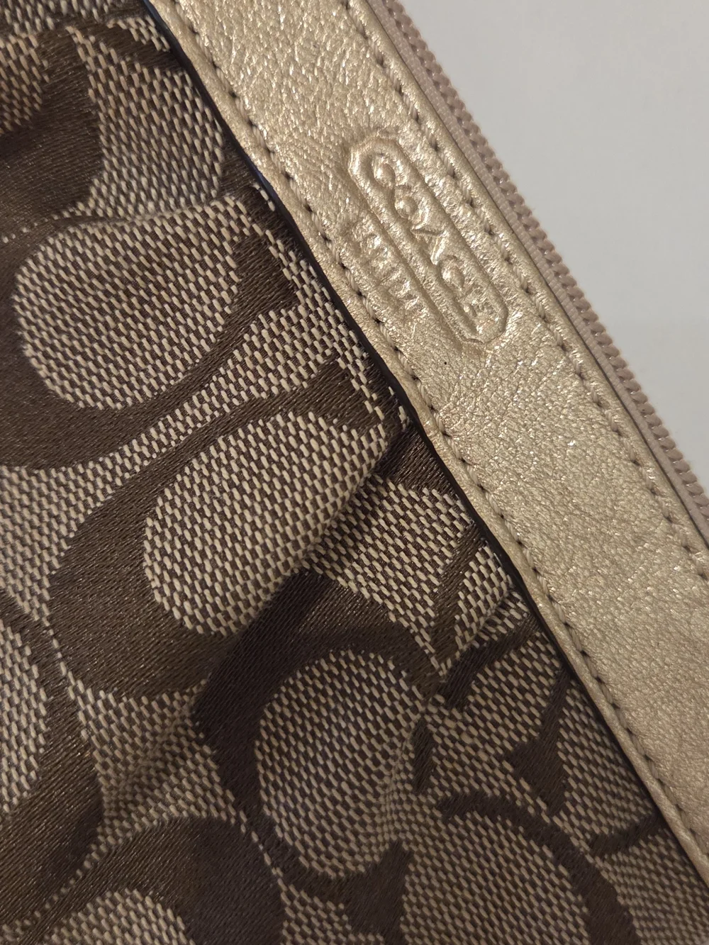 Coach wristlet tan